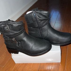 Size 8.5 brand new riding boots